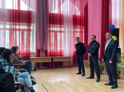 В 8 округе продолжается работа с молодежью 